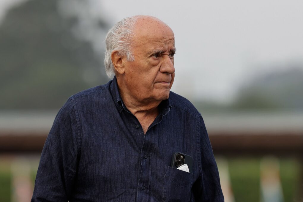 El impresionante camino de Amancio Ortega hacia su patrimonio 13 Amancio Ortega en acción