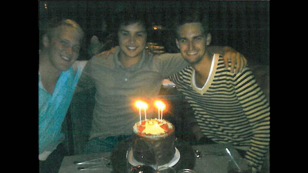 Ascenso increíble de Evan Spiegel a CEO de Snapchat desde joven 10 Evan Spiegel liderando equipo joven