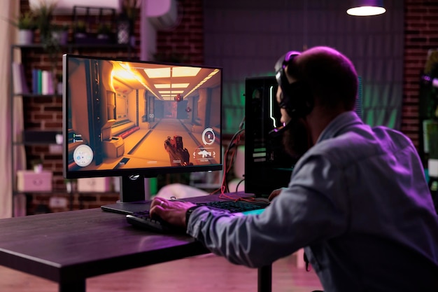 Jugadores compitiendo en línea