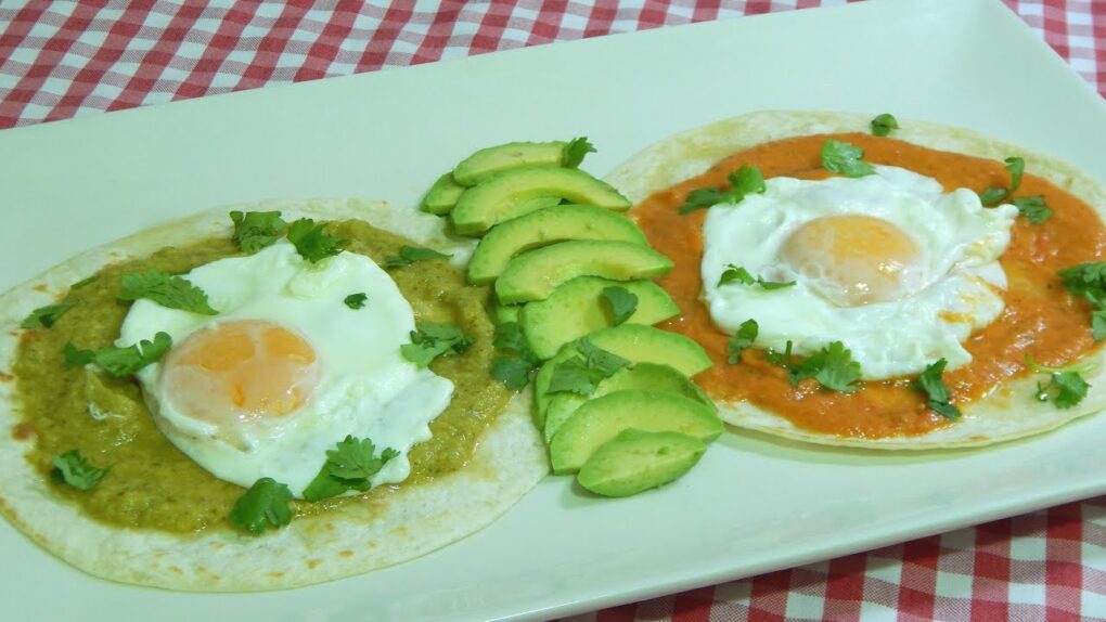 Receta fácil para hacer flan de huevo con webos frescos 16 Huevos siendo separados