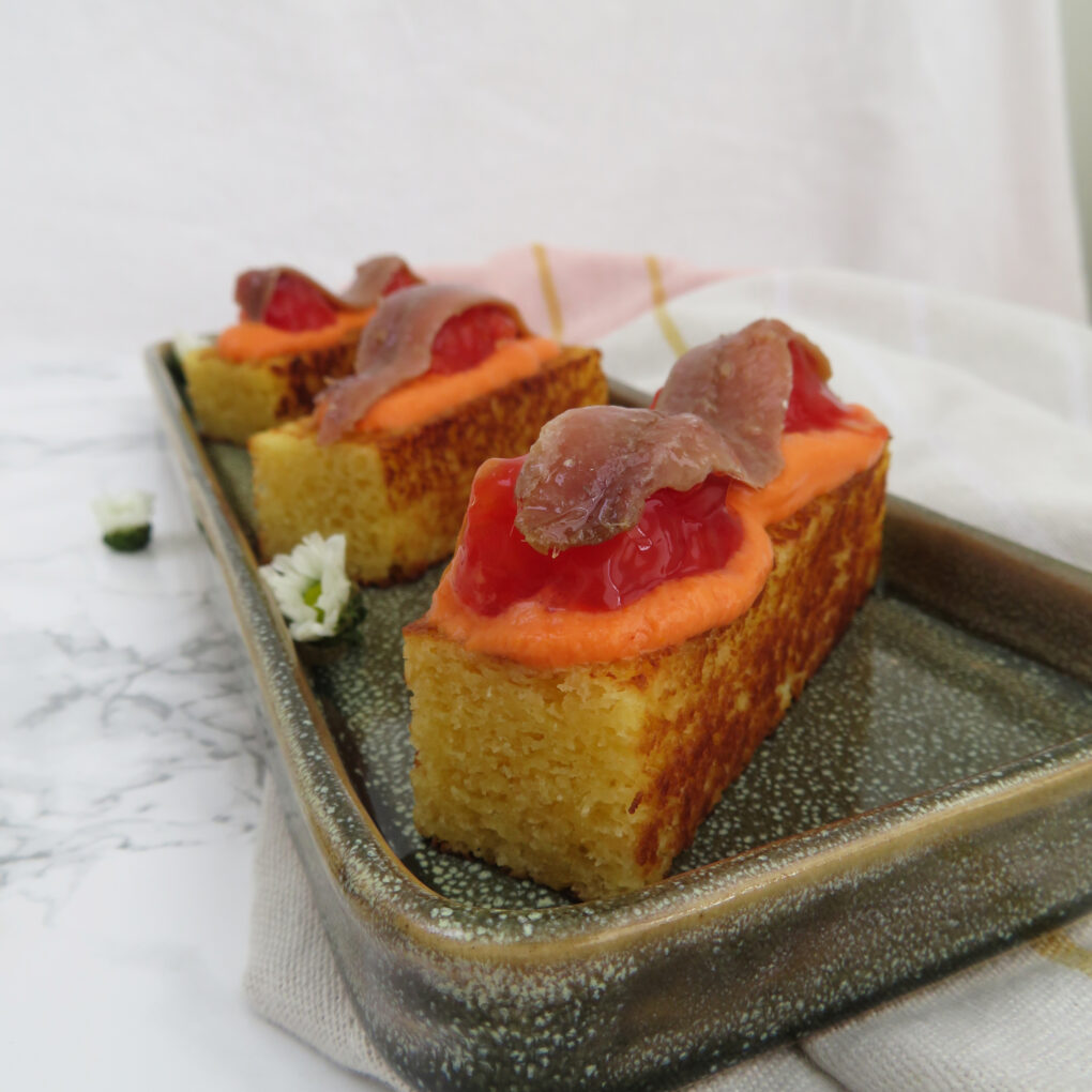 Receta paso a paso para preparar pizza de anchoa en casa 20 Anchoas sobre salsa de tomate