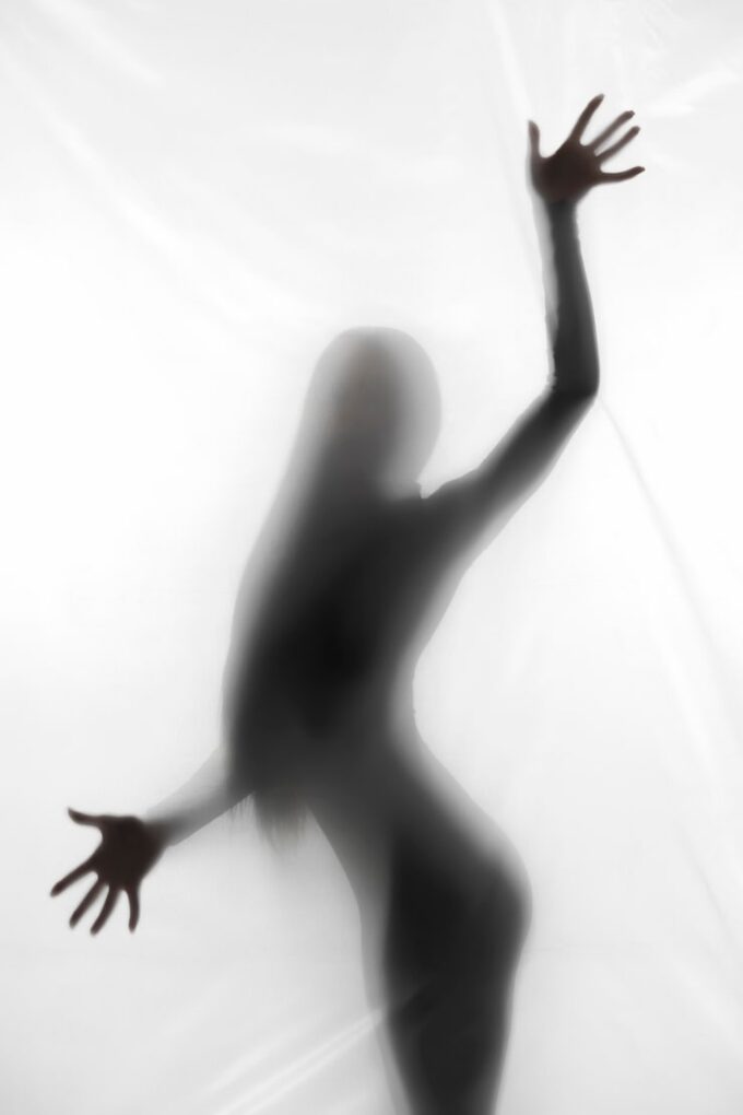 Descubre quiénes son los de marras y por qué son famosos 9 Siluetas misteriosas en sombras