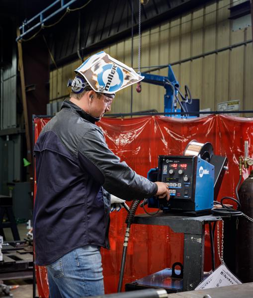 Guía para innovar con "bluesky" y transformar tu empresa 16 Equipo tecnológico moderno y capacitado